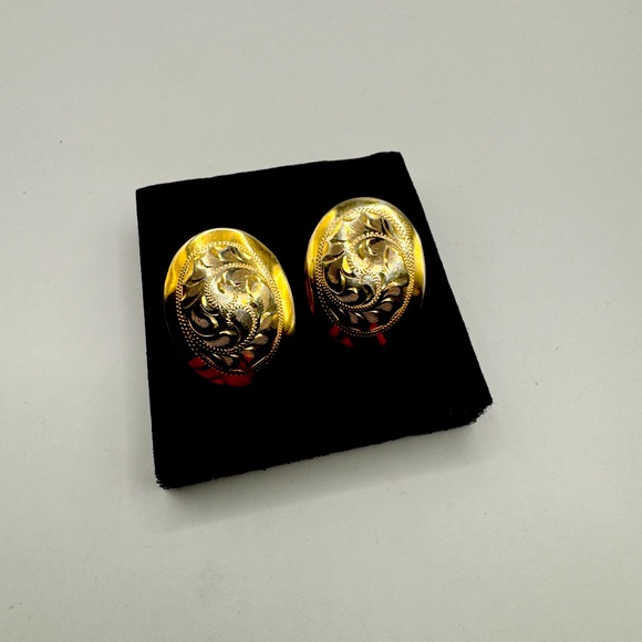 Vintage CORO PEGASUS Signed EARRINGS - Picture 1 of 3